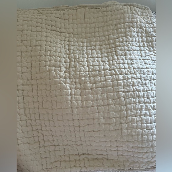 Set of 2 Pottery Barn Pic Stitch Quilted Euro Shams - Picture 4 of 8